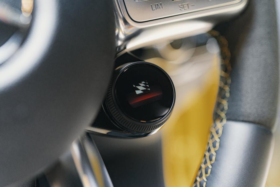 Детали интерьера Mercedes-AMG A45 S 4Matic+ Aerodynamic Package (W177) 2019 года  (UK) (фото 67 из 68)